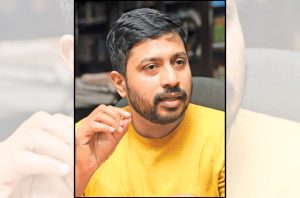 යුගයේ සෙල්ලම විවේ­ච­නය කිරීම කිරු­ළු­කෝ­ලයේ අර­මු­ණයි